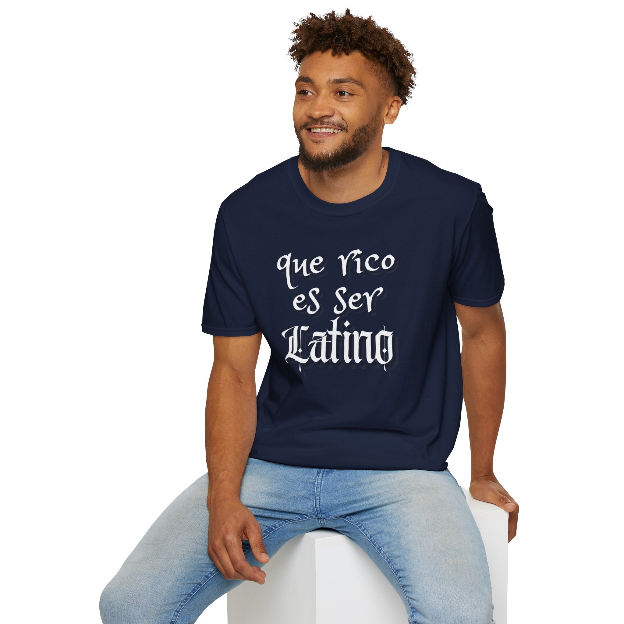 Que Rico Es Ser Latino T-Shirt — Spanish Pride Latino Heritage Tee
