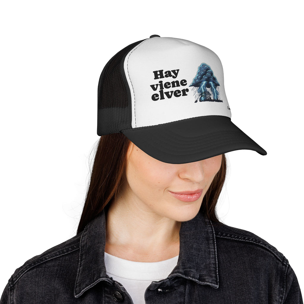 Hay viene el ver cap | Spanish phrase, mushroom graphic